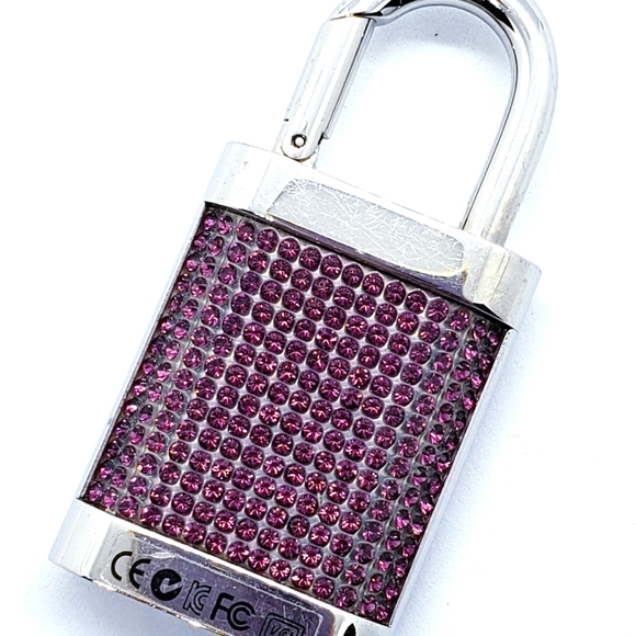 Beautiful Swarovski USB Stick/Flash Drive Lock Pendant - Picture 1 of 3